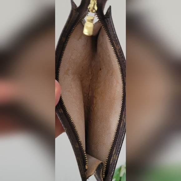 Louis Vuitton  Monogram Pouch With Box - Picture 12 of 13